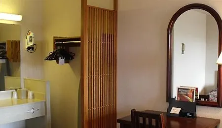Bed & Breakfast Woodpeckers 4*